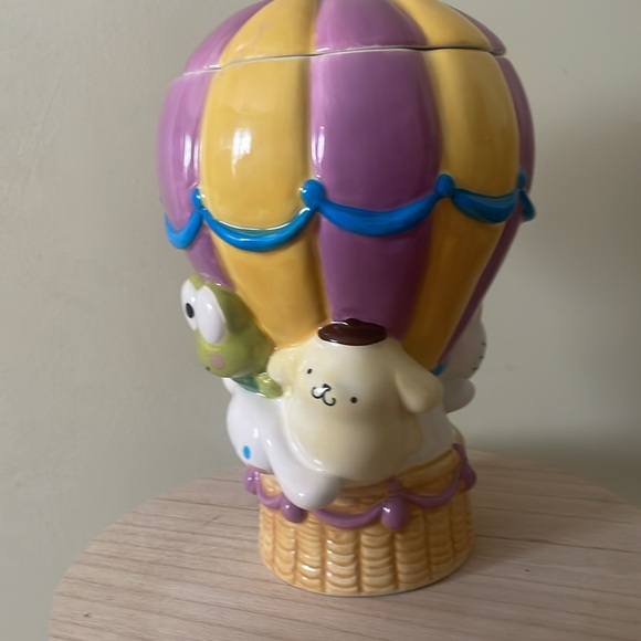 Hello Kitty and friends hot air balloon ceramic canister - Picture 4 of 5